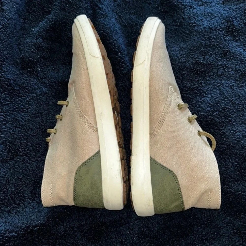 Timberland Green and Tan Chukka Boots with Rubber Soles